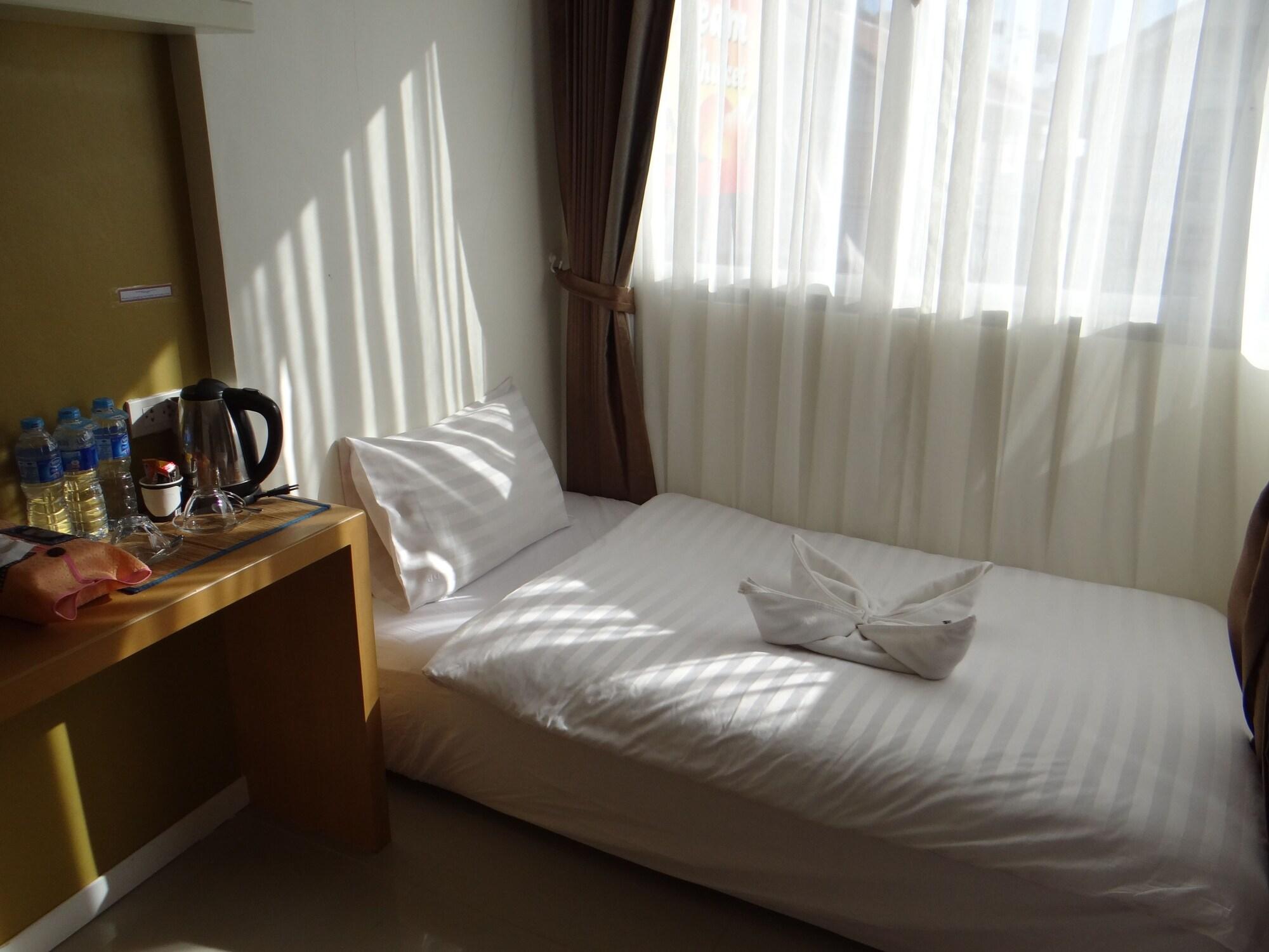 Tropical Sunset Hotel Patong Екстер'єр фото